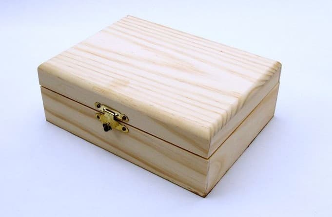 Natural Pine Clasp Box with Brass Lock