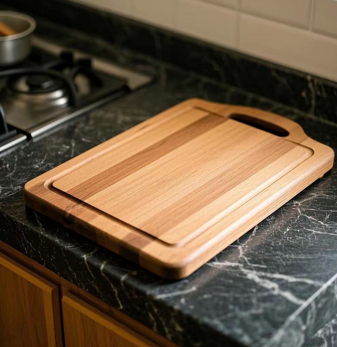Juice Groove Chopping Board with Cut-Out Handle