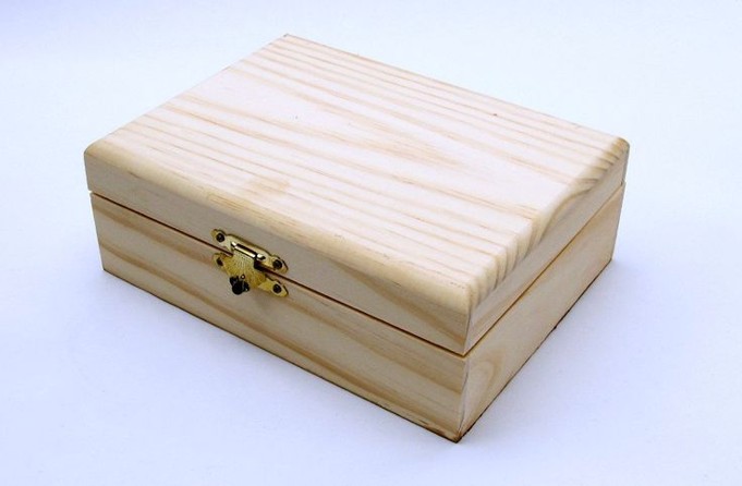 Natural Pine Clasp Box with Brass Lock